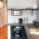 Loft Bed With Free Parking, 2 Bikes! Self Check In, Wi-fi, Ac 아파트 *