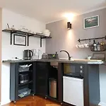 아파트 Loft Bed With Free Parking, 2 Bikes! Self Check In, Wi-fi, Ac