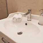 아파트 Loft Bed With Free Parking, 2 Bikes! Self Check In, Wi-fi, Ac 풀라
