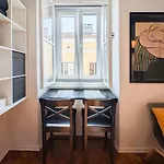 Loft Bed With Free Parking, 2 Bikes! Self Check In, Wi-fi, Ac 아파트