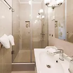 아파트 Loft Bed With Free Parking, 2 Bikes! Self Check In, Wi-fi, Ac *