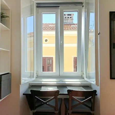 Loft Bed With Free Parking, 2 Bikes! Self Check In, Wi-fi, Ac * Pula