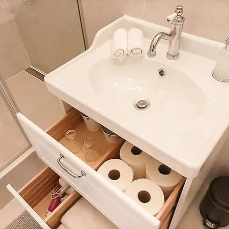 Loft Bed With Free Parking, 2 Bikes! Self Check In, Wi-fi, Ac Appartement *