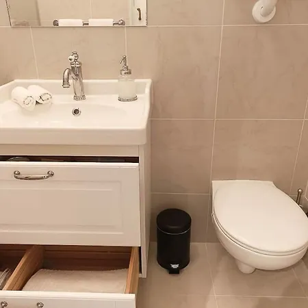 Loft Bed With Free Parking, 2 Bikes! Self Check In, Wi-fi, Ac Appartement *