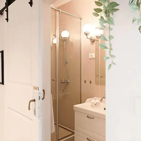 Appartement Loft Bed With Free Parking, 2 Bikes! Self Check In, Wi-fi, Ac Pula