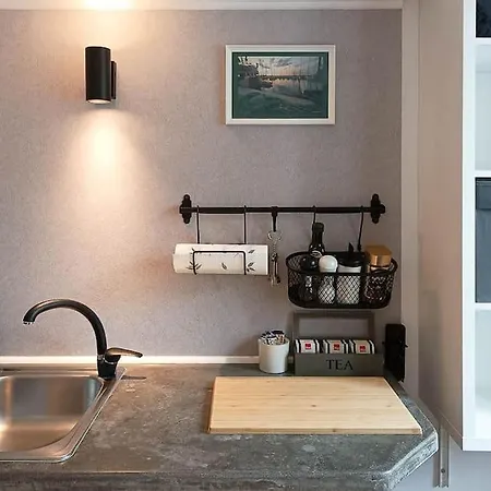 Loft Bed With Free Parking, 2 Bikes! Self Check In, Wi-fi, Ac Apartment