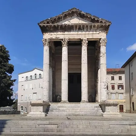 Loft Bed With Free Parking, 2 Bikes! Self Check In, Wi-fi, Ac Pula