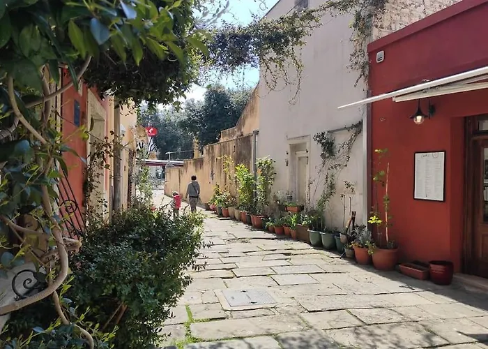 Loft Bed With Free Parking, 2 Bikes! Self Check In, Wi-fi, Ac Appartamento Pola
