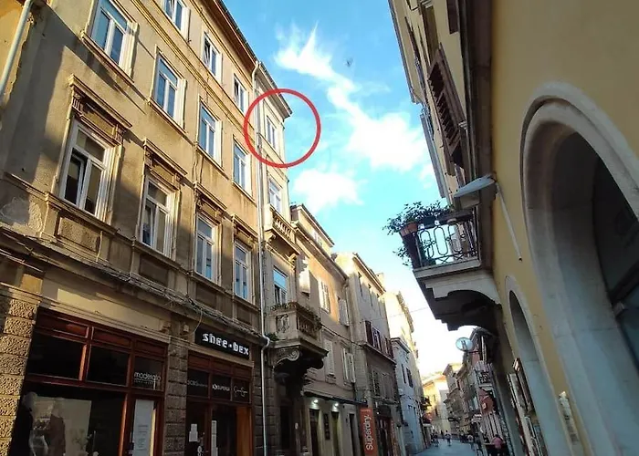 Appartamento Loft Bed With Free Parking, 2 Bikes! Self Check In, Wi-fi, Ac *