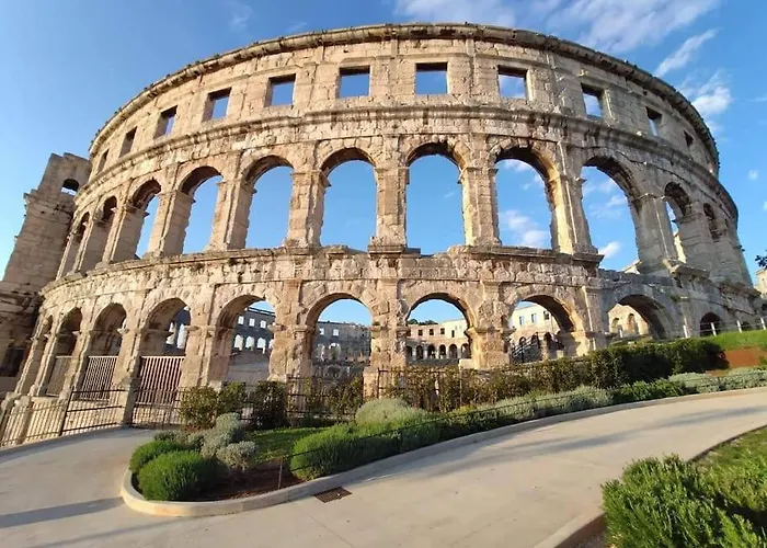 Loft Bed With Free Parking, 2 Bikes! Self Check In, Wi-fi, Ac Appartamento *