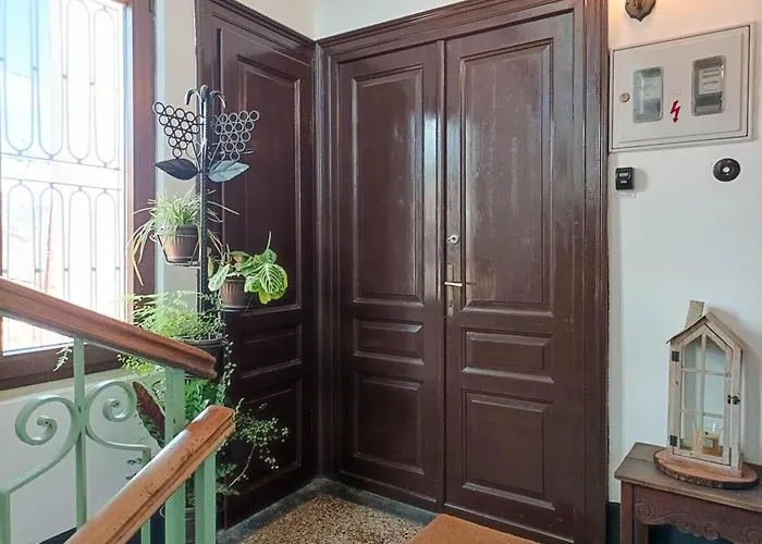Loft Bed With Free Parking, 2 Bikes! Self Check In, Wi-fi, Ac 아파트 *