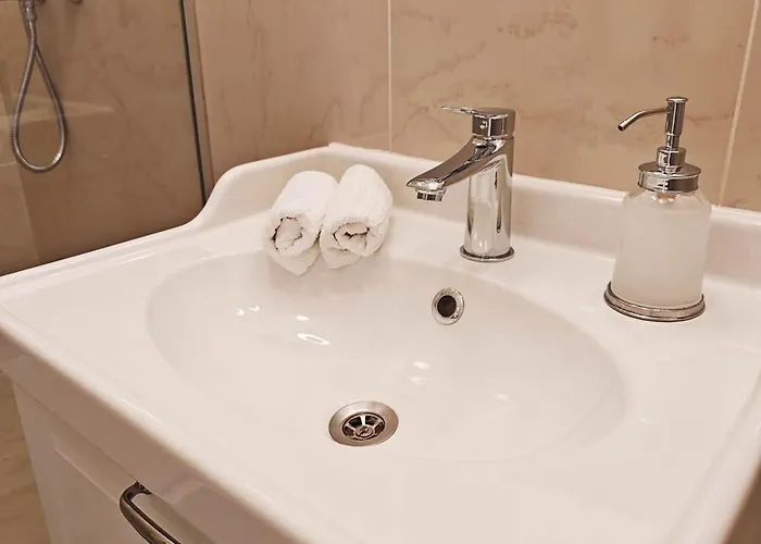 Appartamento Loft Bed With Free Parking, 2 Bikes! Self Check In, Wi-fi, Ac Pola