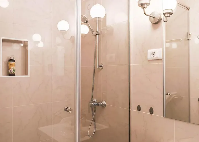 Loft Bed With Free Parking, 2 Bikes! Self Check In, Wi-fi, Ac 풀라