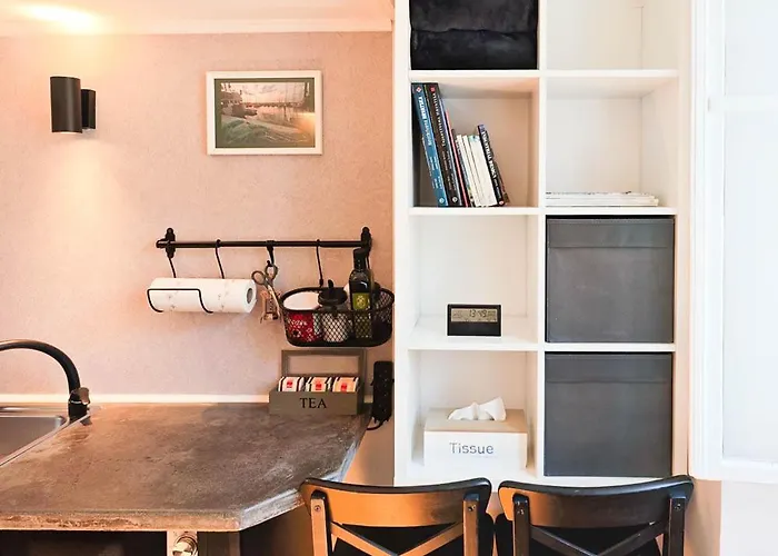 Loft Bed With Free Parking, 2 Bikes! Self Check In, Wi-fi, Ac *