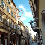 Apartman Loft Bed With Free Parking, 2 Bikes! Self Check In, Wi-fi, Ac *