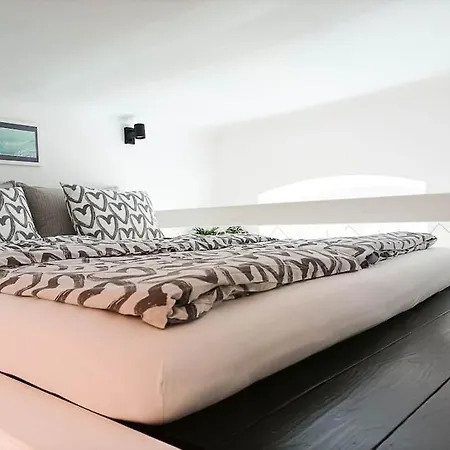 Loft Bed With Free Parking, 2 Bikes! Self Check In, Wi-fi, Ac * بولا