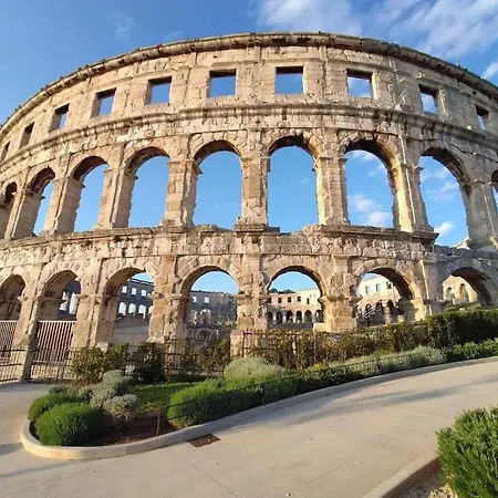 Loft Bed With Free Parking, 2 Bikes! Self Check In, Wi-fi, Ac Appartement *