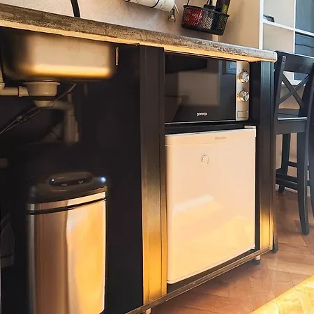 شقة Loft Bed With Free Parking, 2 Bikes! Self Check In, Wi-fi, Ac *