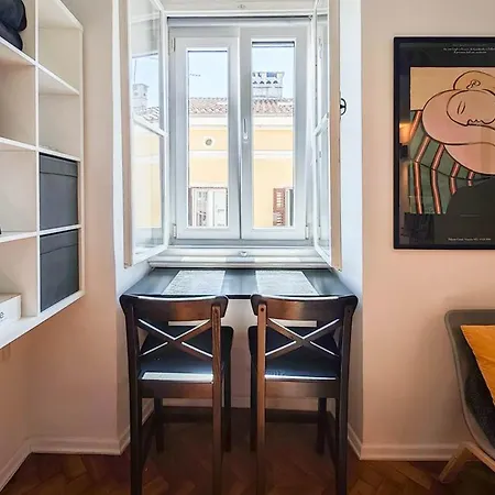 Loft Bed With Free Parking, 2 Bikes! Self Check In, Wi-fi, Ac شقة