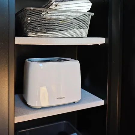 Loft Bed With Free Parking, 2 Bikes! Self Check In, Wi-fi, Ac شقة *