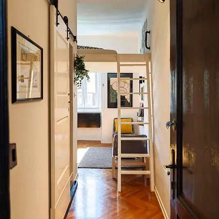 Loft Bed With Free Parking, 2 Bikes! Self Check In, Wi-fi, Ac * بولا