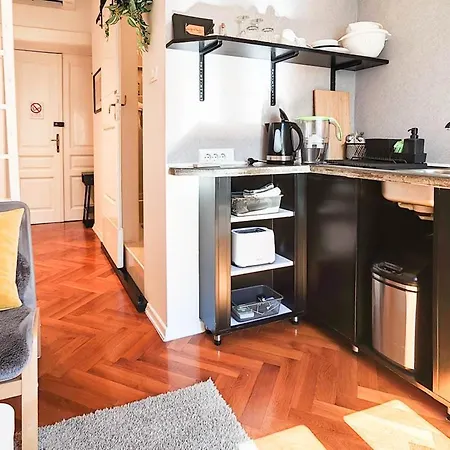 Loft Bed With Free Parking, 2 Bikes! Self Check In, Wi-fi, Ac بولا