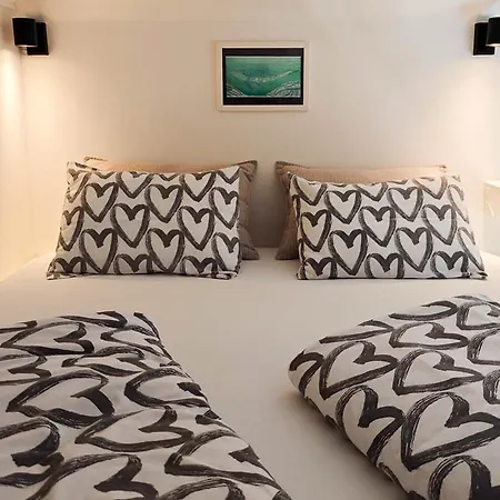 Loft Bed With Free Parking, 2 Bikes! Self Check In, Wi-fi, Ac * بولا