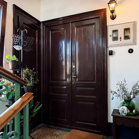 Loft Bed With Free Parking, 2 Bikes! Self Check In, Wi-fi, Ac شقة *