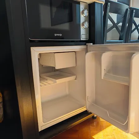 Apartment Loft Bed With Free Parking, 2 Bikes! Self Check In, Wi-fi, Ac
