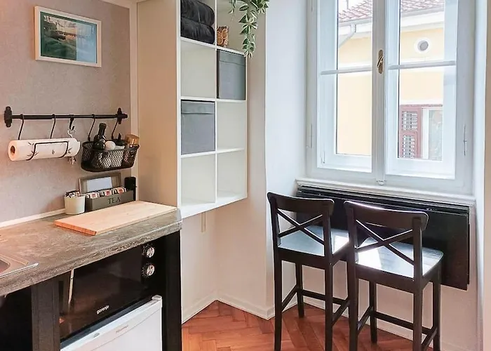Apartman Loft Bed With Free Parking, 2 Bikes! Self Check In, Wi-fi, Ac *