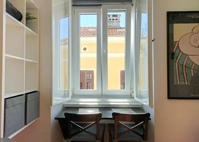 Loft Bed With Free Parking, 2 Bikes! Self Check In, Wi-fi, Ac * Póla