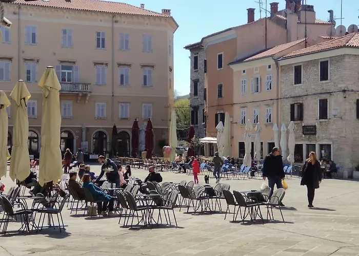 Loft Bed With Free Parking, 2 Bikes! Self Check In, Wi-fi, Ac Apartman Póla