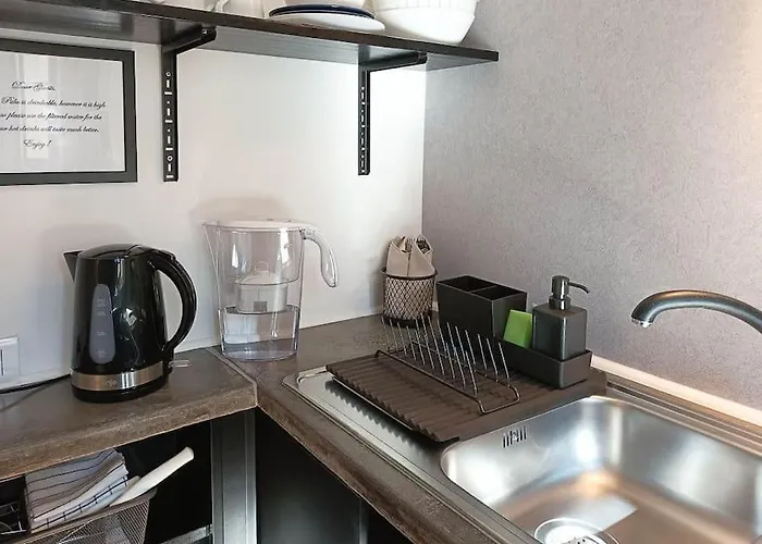 Apartman Loft Bed With Free Parking, 2 Bikes! Self Check In, Wi-fi, Ac