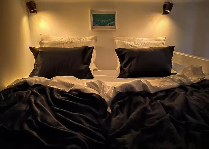 Apartman Loft Bed With Free Parking, 2 Bikes! Self Check In, Wi-fi, Ac Póla