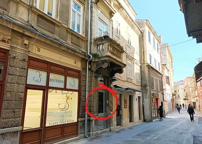 Loft Bed With Free Parking, 2 Bikes! Self Check In, Wi-fi, Ac Apartman