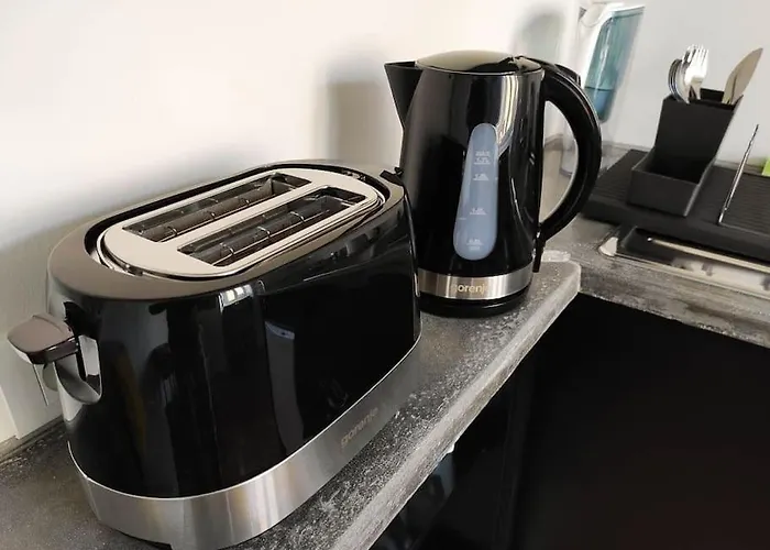 Apartman Loft Bed With Free Parking, 2 Bikes! Self Check In, Wi-fi, Ac *