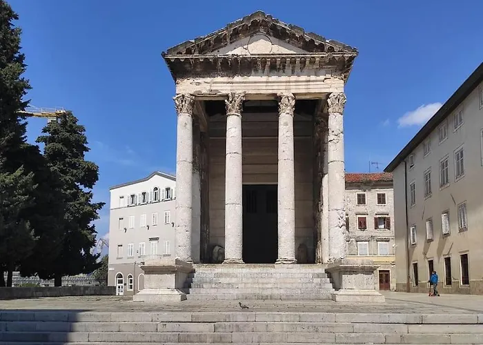 Loft Bed With Free Parking, 2 Bikes! Self Check In, Wi-fi, Ac Póla