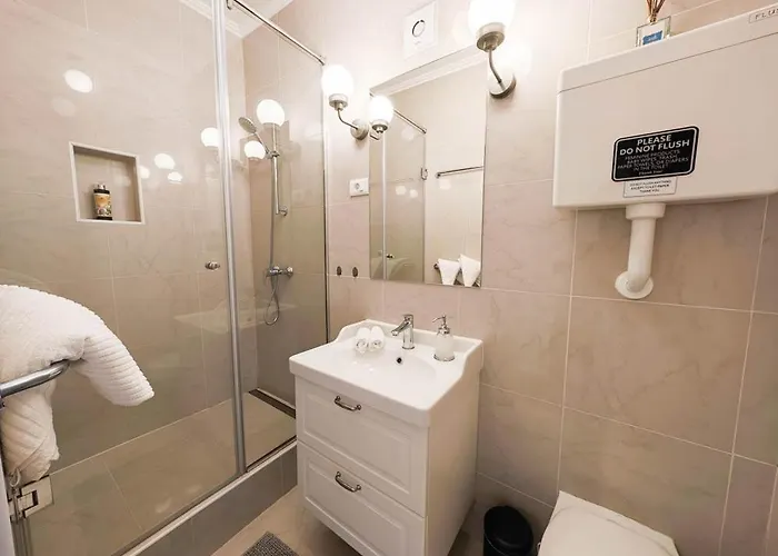 Loft Bed With Free Parking, 2 Bikes! Self Check In, Wi-fi, Ac Apartman