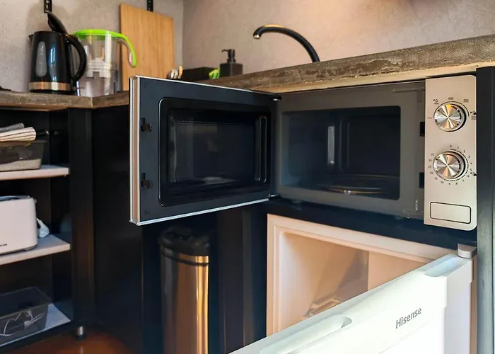 Apartman Loft Bed With Free Parking, 2 Bikes! Self Check In, Wi-fi, Ac *