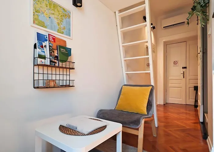 Apartman Loft Bed With Free Parking, 2 Bikes! Self Check In, Wi-fi, Ac Pula