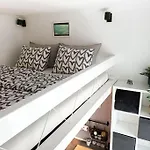 아파트 Loft Bed With Free Parking, 2 Bikes! Self Check In, Wi-fi, Ac 풀라