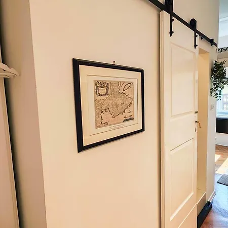 Loft Bed With Free Parking, 2 Bikes! Self Check In, Wi-fi, Ac Lägenhet *