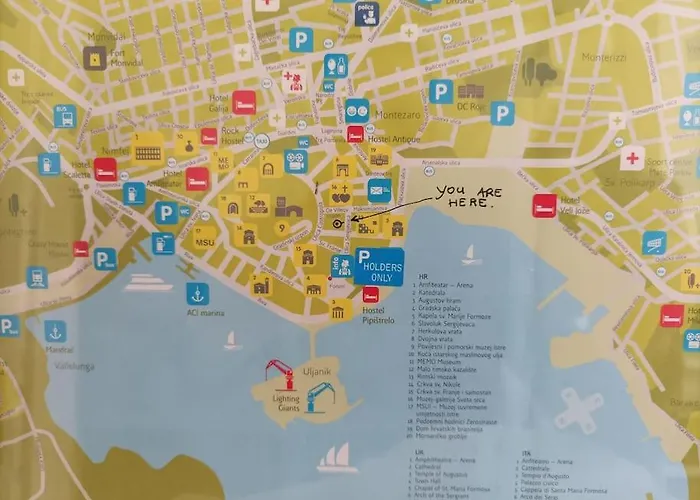 Loft Bed With Free Parking, 2 Bikes! Self Check In, Wi-fi, Ac