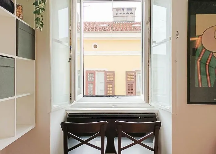 Loft Bed With Free Parking, 2 Bikes! Self Check In, Wi-fi, Ac Lägenhet