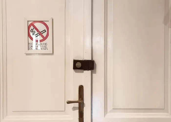 Loft Bed With Free Parking, 2 Bikes! Self Check In, Wi-fi, Ac * Pula