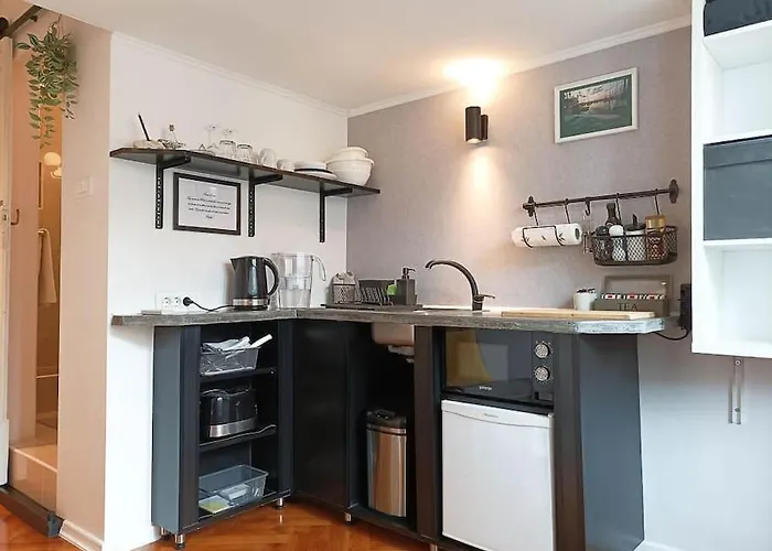 Lägenhet Loft Bed With Free Parking, 2 Bikes! Self Check In, Wi-fi, Ac