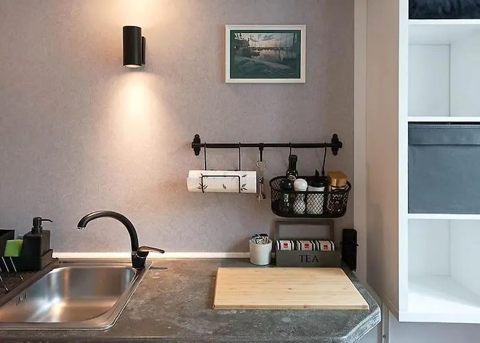 Loft Bed With Free Parking, 2 Bikes! Self Check In, Wi-fi, Ac Lägenhet