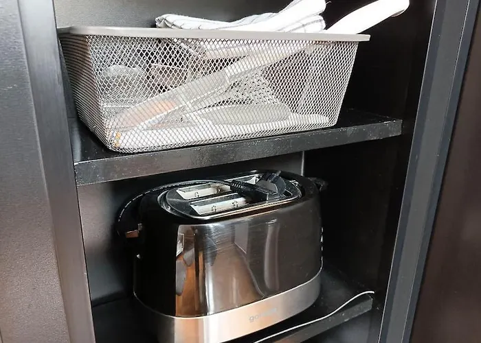 Loft Bed With Free Parking, 2 Bikes! Self Check In, Wi-fi, Ac *