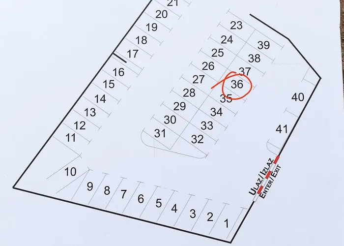 Loft Bed With Free Parking, 2 Bikes! Self Check In, Wi-fi, Ac