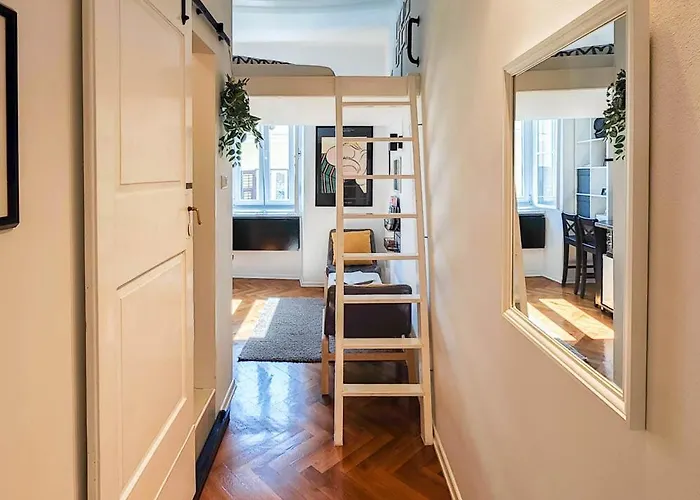 Loft Bed With Free Parking, 2 Bikes! Self Check In, Wi-fi, Ac Lägenhet